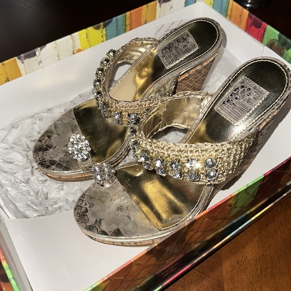 gold woven rhinestone wedges - Picture 5 of 6